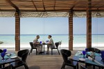 Kandooma Resort Eating by the sea